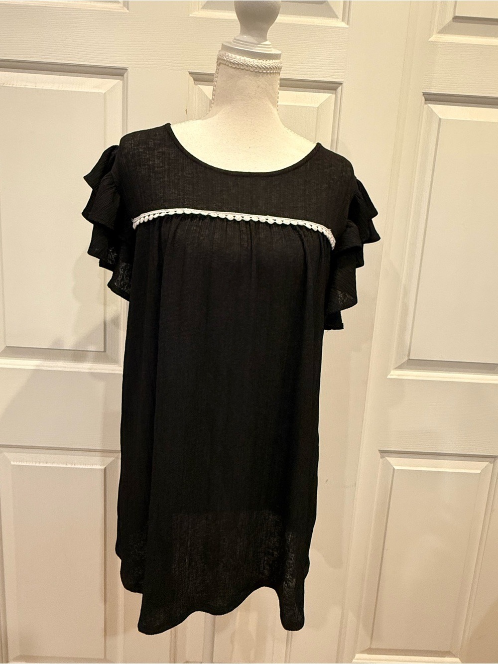Heimish USA Black Ruffle Sleeve Babydoll Tunic Top Crochet Trim L - Picture 6 of 7